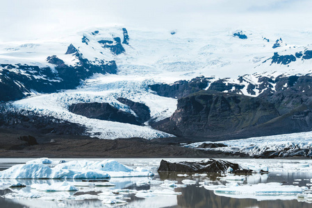 Jokulsarlon 冰川泻湖。Vatnajokull 国家公园。冰岛的旅游胜地