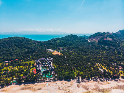 美丽的热带海滩和海的鸟瞰在海岛为旅行和假期的树