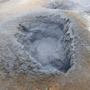 冰岛 Fumarole Hverir 地热活跃区洞内的灰泥冒泡