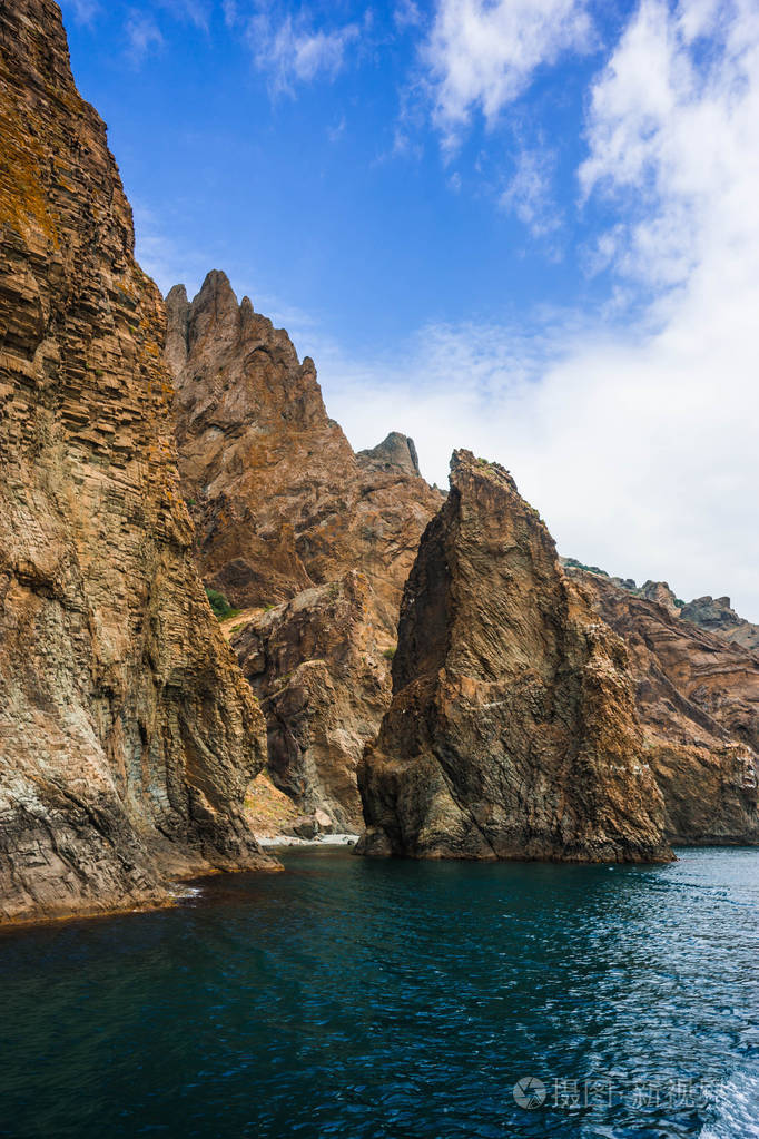 克里米亚科托贝尔附近的海景图像与山地 karadag