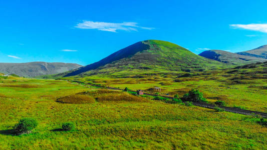苏格兰的绿色高地空中无人机景观