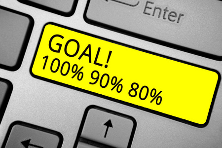 手写文字写作目标 100 90 80。概念意义百分比的目标实现成功级灰计算机键盘与黄色按钮黑色文本