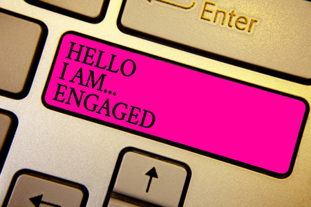 手写文字你好我..。经营。概念意义上, 他给了戒指, 我们要结婚结婚水晶橙色电脑键盘粉红色按钮文字输入字