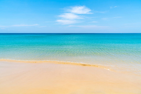 美丽的热带海滩和海在天堂海岛假日假期概念