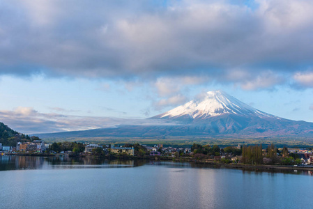 河口城市富士山与河口湖的意象