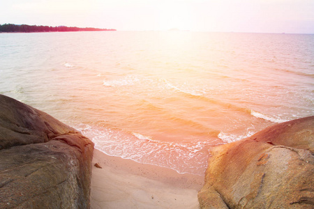 从热带海滩看海景