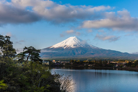 河口城市富士山与河口湖的意象