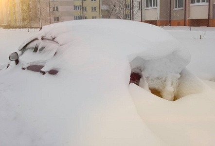 雪堆的车