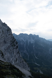 夏天在手提袋 gebirge 山在奥地利阿尔卑斯