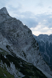 夏天在手提袋 gebirge 山在奥地利阿尔卑斯