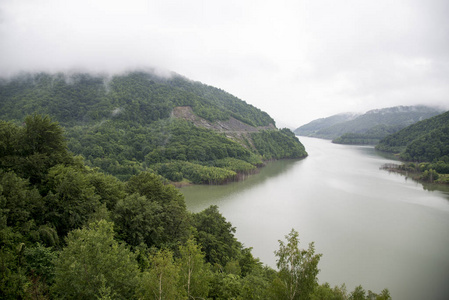 Siriu 湖Siriu 湖的堆积景观Buzau 县, 罗马尼亚。旅游目的地