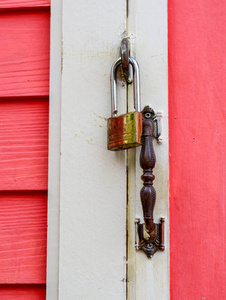 钥匙锁老缝合在门