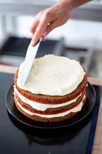 厨师做香蕉蛋糕图片