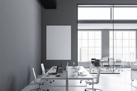 现代国际公司办公室的侧面视图, 灰色的墙壁, 白色的地板和白色的电脑桌站在排。工业风格。阁楼。墙上垂直模拟海报3d 渲染