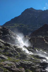 在奥地利阿尔卑斯山徒步旅行