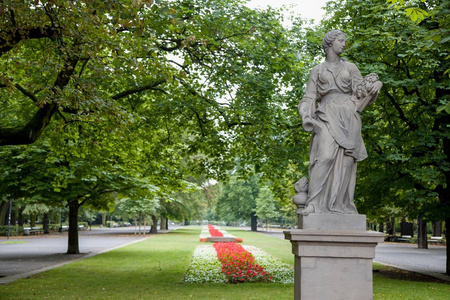 欧洲华沙的撒克逊花园雕像