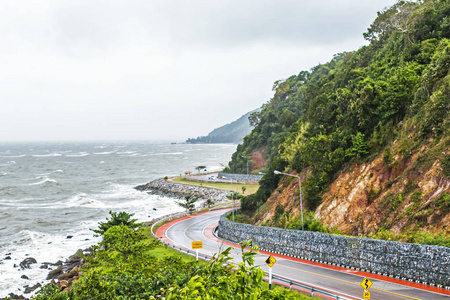 泰国 Chanthaburi 省 Noen Nangphaya 观与公路和海上