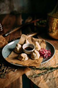 蒙古传统食品桌上