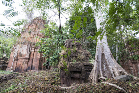 Prasat 杭尼克 Buos 东部的高棉寺, 位于柬埔寨 Northwaest 的城市