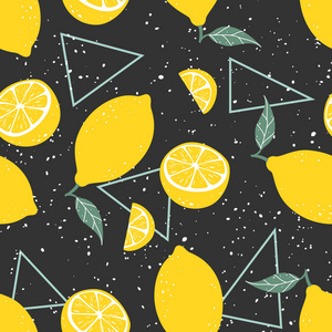 黄色柠檬无缝图案与三角形的黑色背景。矢量插图