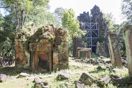 柬埔寨 Northwaest 市 Srayong 西部的高棉寺庙。