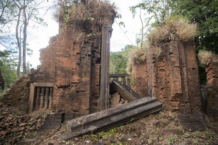 Prasat 杭尼克 Buos 东部的高棉寺, 位于柬埔寨 Northwaest 的城市