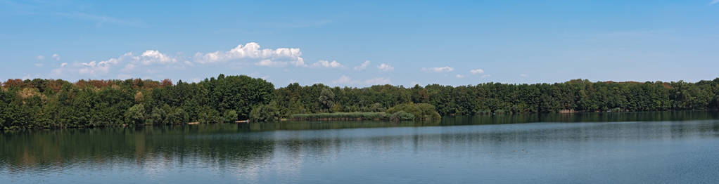 全景 Monchwaldsee 在法兰克福的西部主要, 黑森, 德国