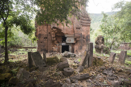 Prasat 杭尼克 Buos 东部的高棉寺, 位于柬埔寨 Northwaest 的城市