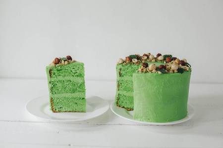 薄荷坚果蛋糕照片