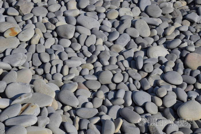 海卵石背景纹理。海边的石头