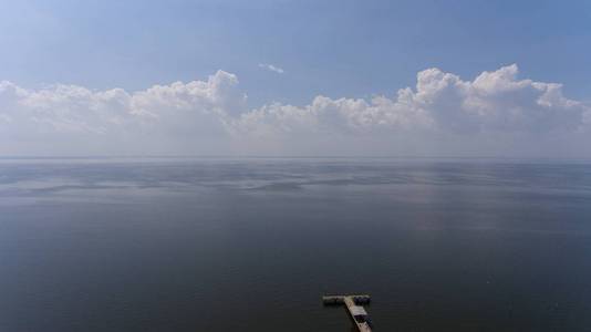 费尔霍普码头和移动海湾沿阿拉巴马海湾海岸鸟瞰图