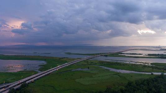 在阿拉巴马州海湾沿岸移动海湾的日落风暴