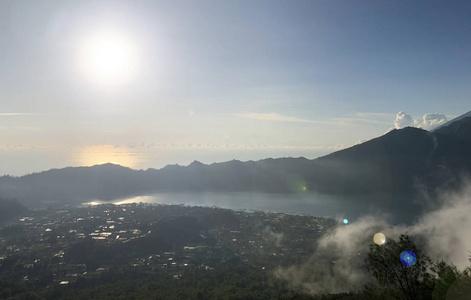 巴图尔湖和火山是在中部山区附近金塔马尼村庄，印度尼西亚巴厘岛