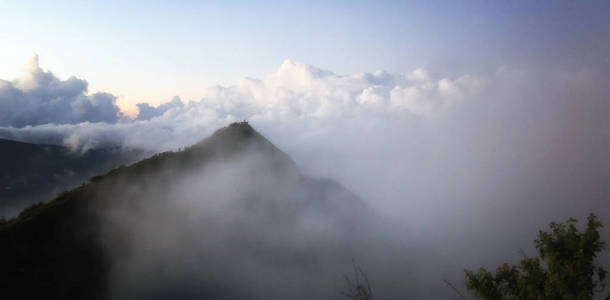 日落在苏黑巴托尔山, 巴厘岛