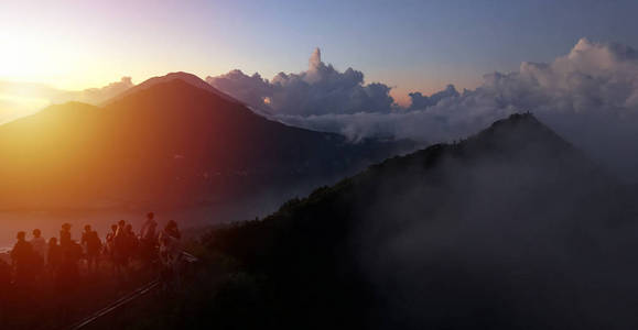 日落在苏黑巴托尔山, 巴厘岛