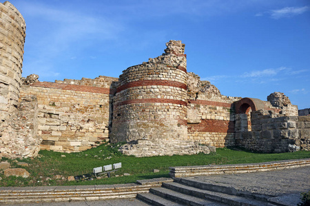 内塞伯尔保加利亚古堡垒塔和墙遗址