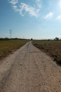 在蓝色的天空下, 通过奥古斯塔的道路, castellon, 西班牙