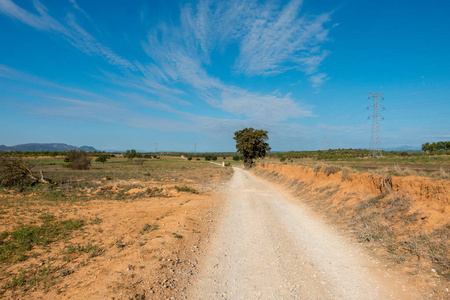 在蓝色的天空下, 通过奥古斯塔的道路, castellon, 西班牙