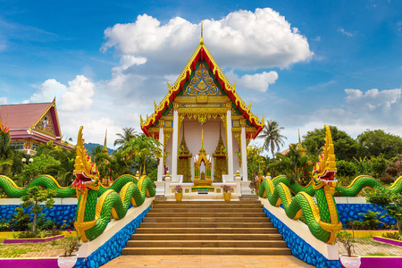 夏天在泰国普吉岛的卡伦庙