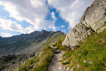 在五湖谷的高 Tatra 徒步旅行火车