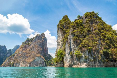 美丽的自然在姚照东兰湖, ratchaprapha 水坝, 考索克国家公园在泰国