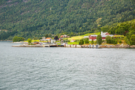 Landscapoe 与山村庄和海湾在挪威