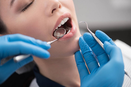牙医有客户端齿的看法