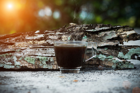 每天早上喝咖啡的木板上
