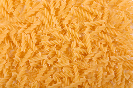 有机黄色 rigate 面食.干, 硬, 原料和明亮的黄色纹理关闭.面粉产品.