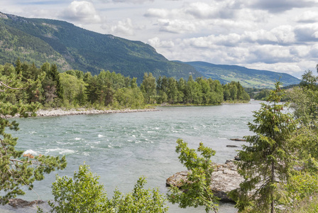 劳马河在挪威风景