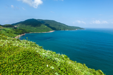 在这座山，越南下龙湾