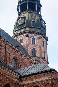塔钟的著名圣彼得教堂，老城，里加，拉脱维亚