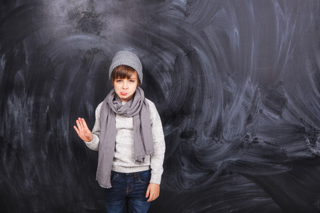 变傻孩子也变傻打招呼照片