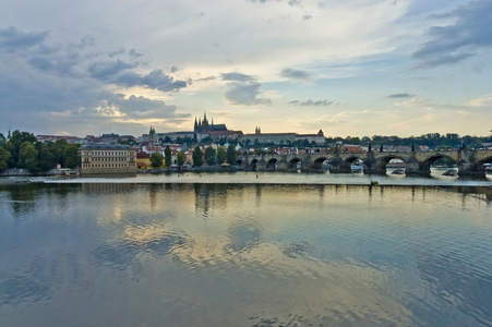 布拉格城堡，捷克瑕疵